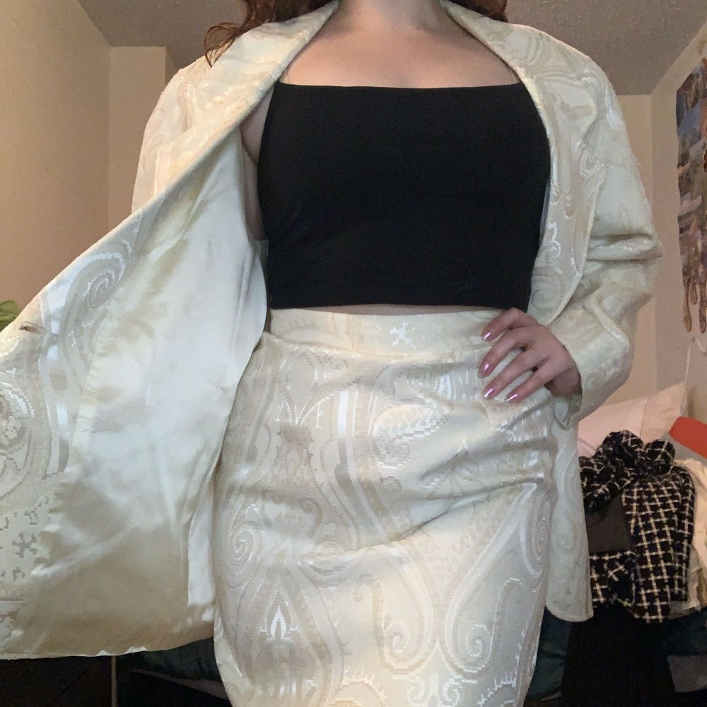 1980s vintage white cream paisley pattern skirt suit set